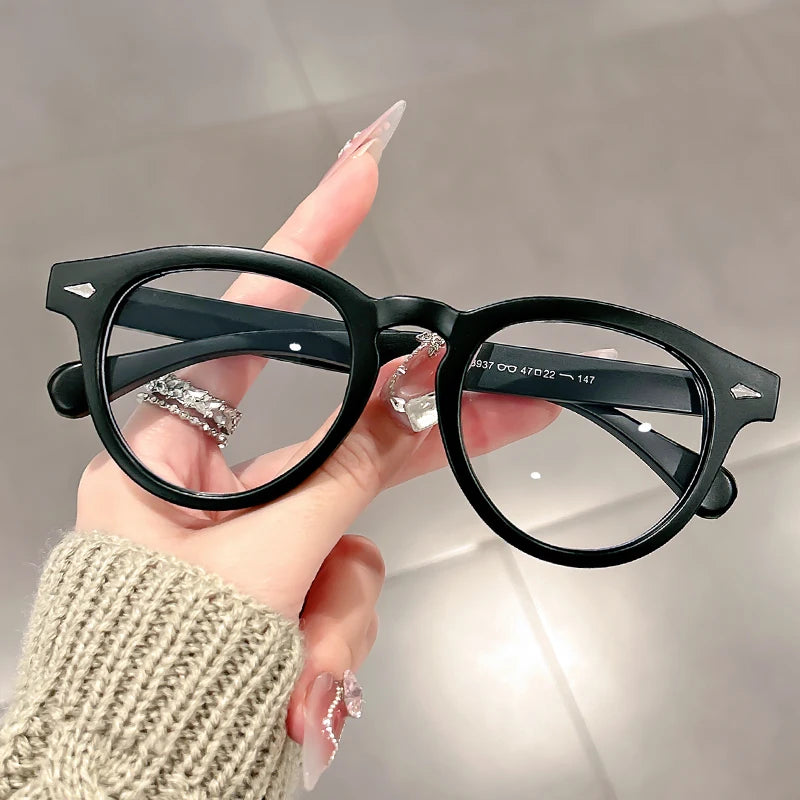 A high-end, retro Korean-style round frame anti-blue light flat glasses with a simple round frame and rice studs without makeup