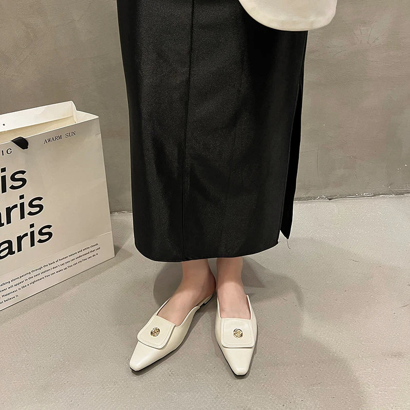 Women's classic fashion low heeled flats comfortable closed toe slippers 2025 New women design elegant vintage sandals