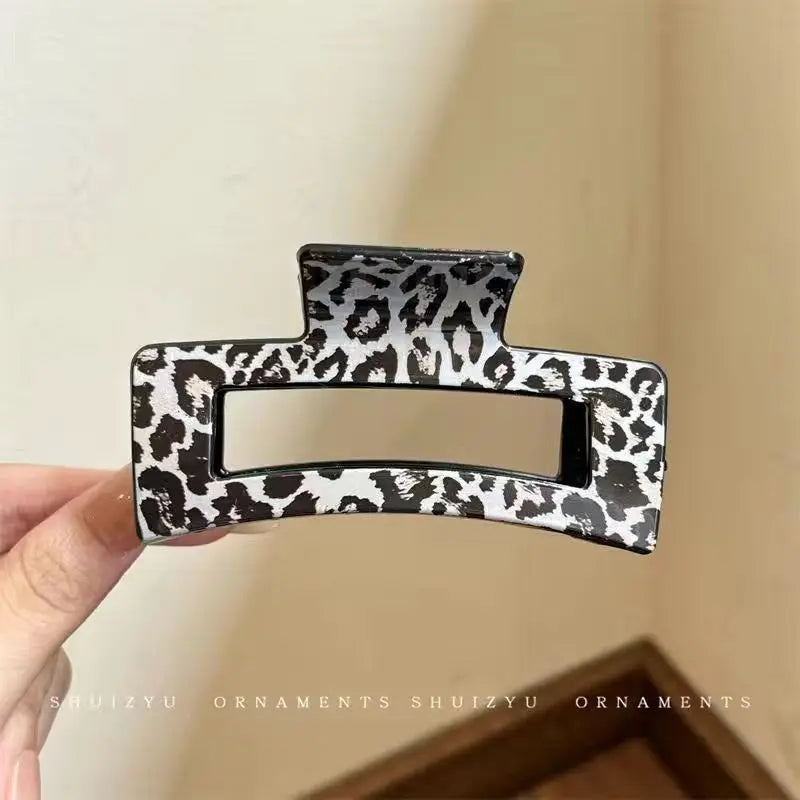 1Pcs Tortoise Hair Claw Clips Leopard Print Stylish Hair Accessories for Women Fashion Strong Hold Clips for Thick Thin hair