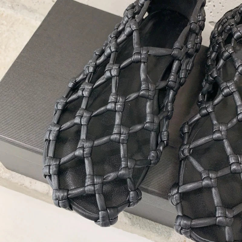 2025 New Summer Casual Sandals Flats Fashion Round Toe Mesh Weaving Design Women Concise Solid Hollow Leather Women Shoes Hot