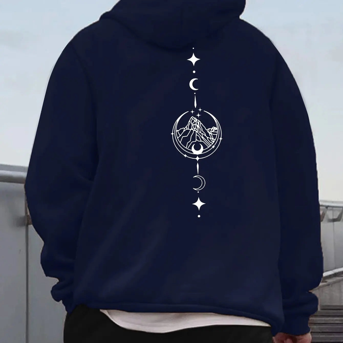 Men's autumn and winter casual fashion loose geometric print long sleeved hooded sweatshirt warm pullover