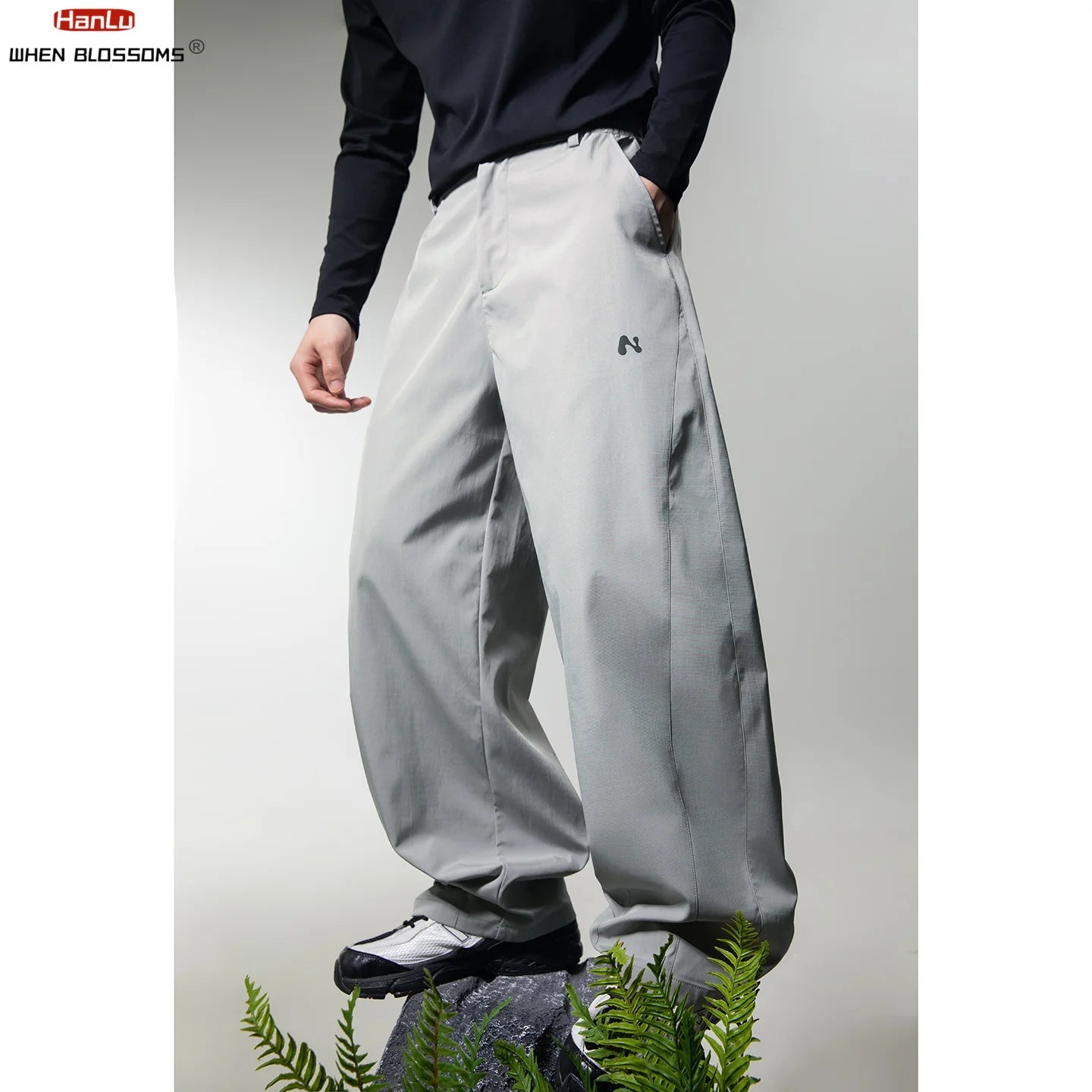 Men's Technical Cargo Pants Panel Design J-Cut Water-Resistant Outdoor Workwear Parachute Pants Loose Fit Spring