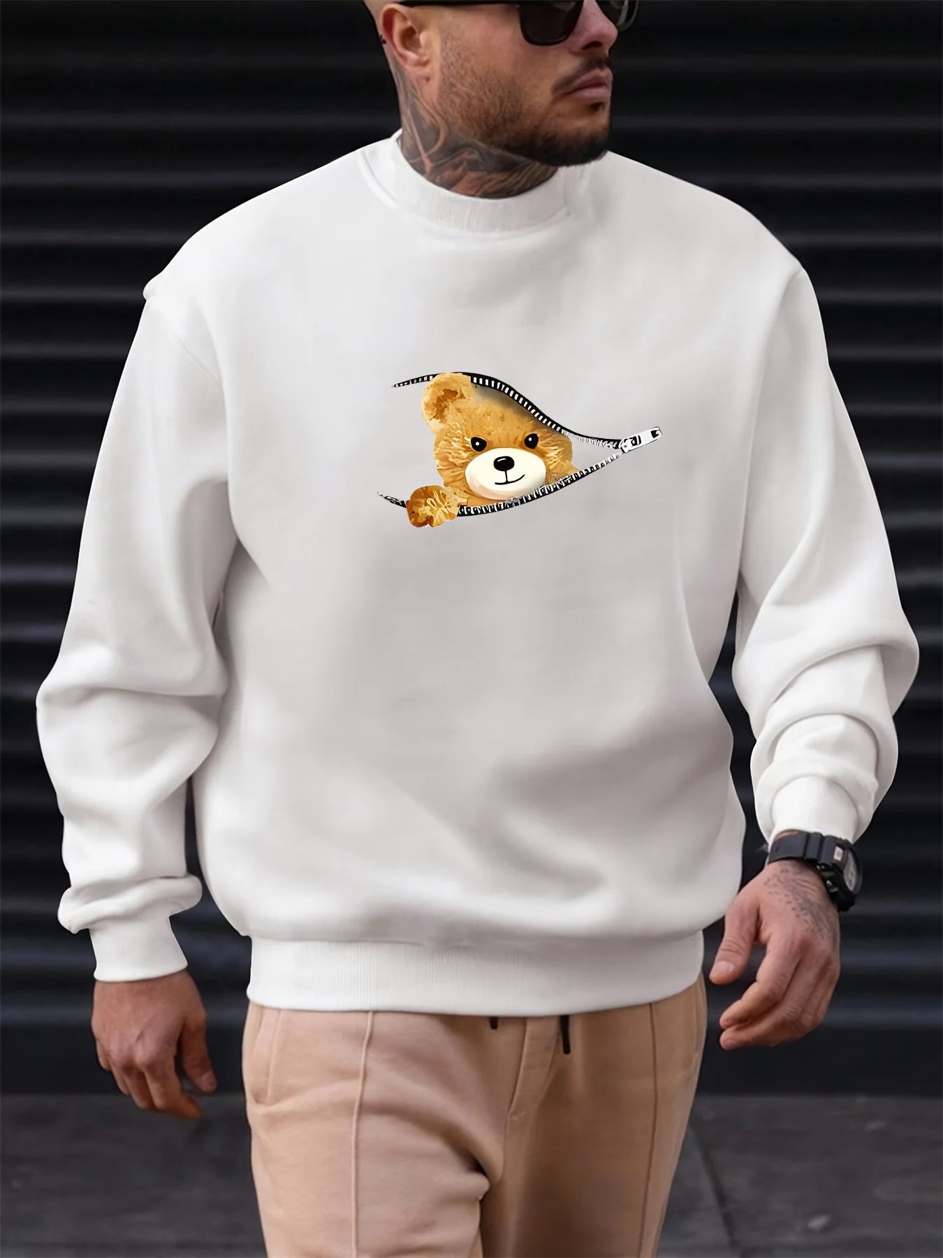Men's autumn and winter fashionable casual loose and cute bear pattern printed long sleeved round neck sweatshirt