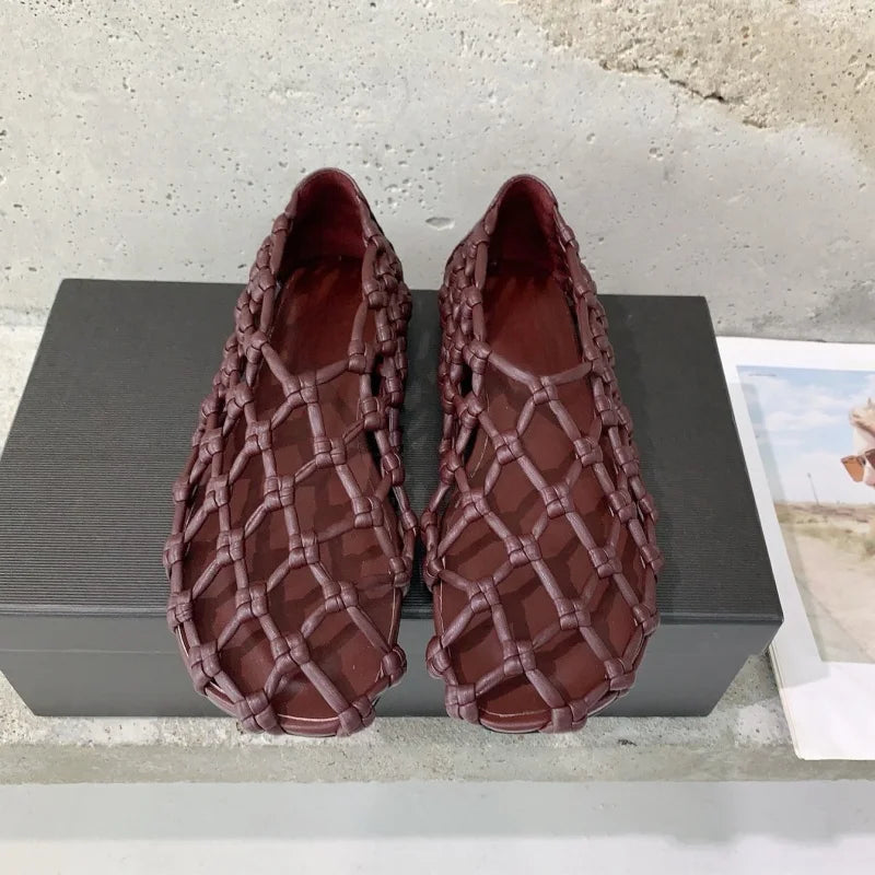 2025 New Summer Casual Sandals Flats Fashion Round Toe Mesh Weaving Design Women Concise Solid Hollow Leather Women Shoes Hot