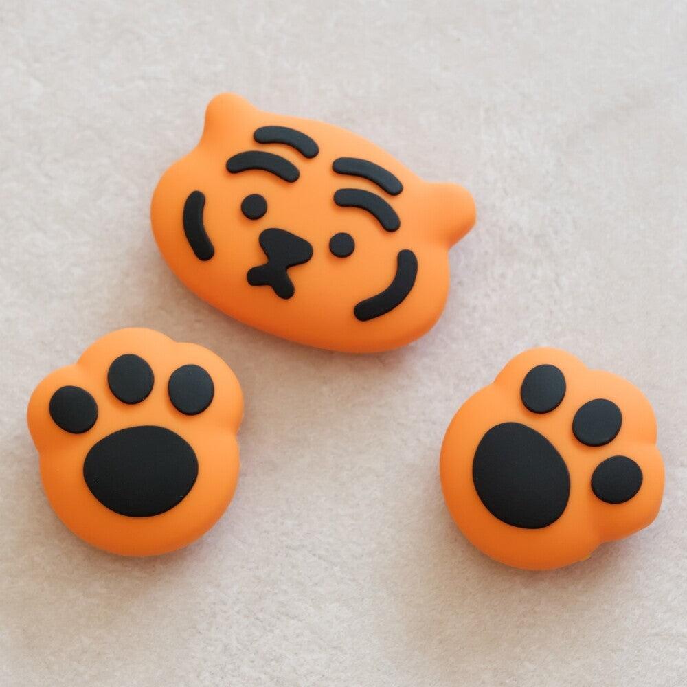 Muzik Tiger Silicon Charm Set